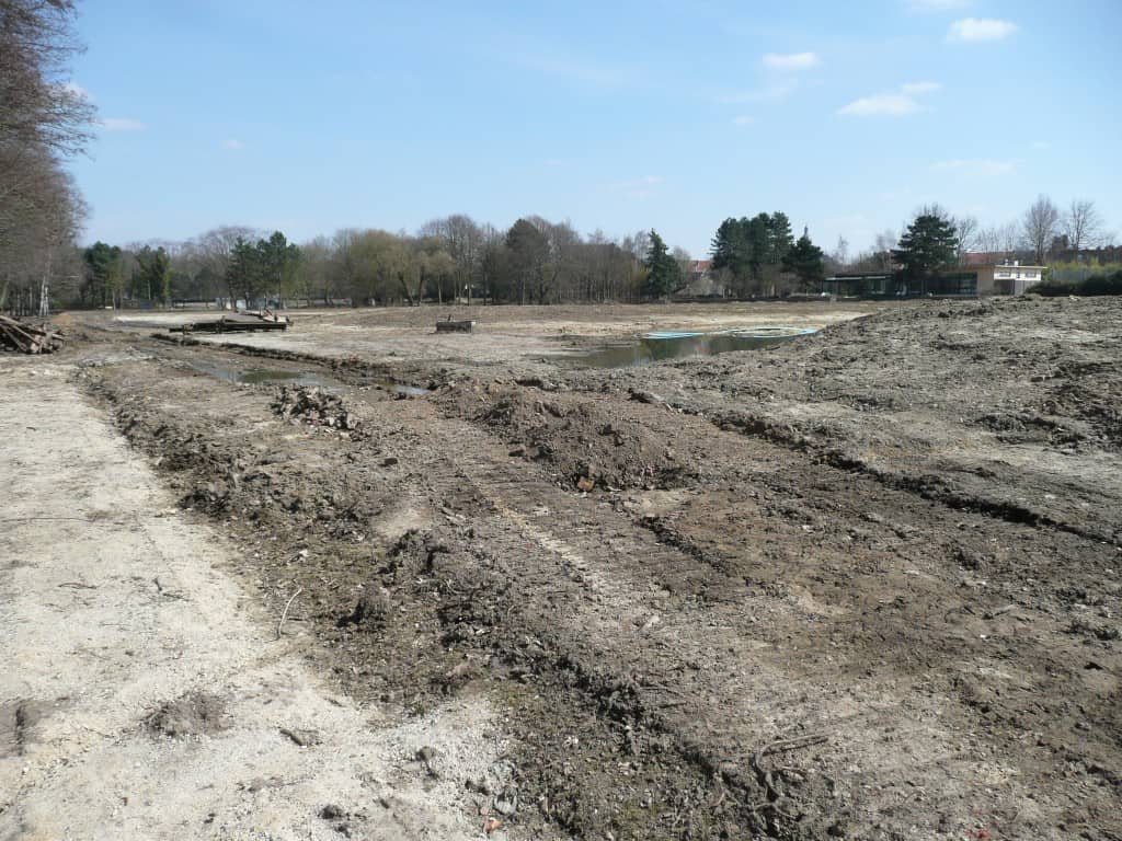 Het Provinciaal Domein in Kessel-lo met rechts achter De Groene Lotus.